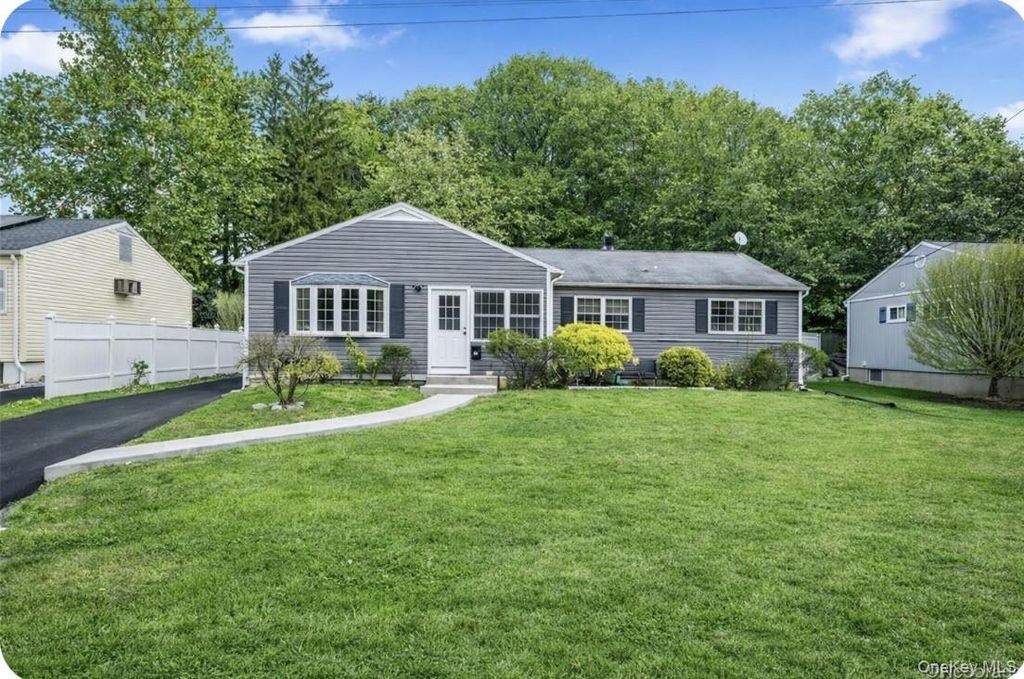 16 Meadow Road, Cortlandt Manor, NY 10548