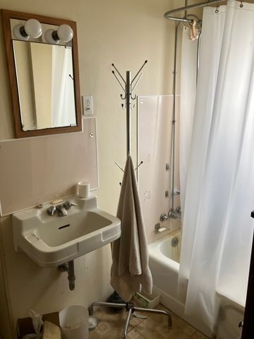 1511 N Poplar Avenue, Round Lake Beach, IL 60073