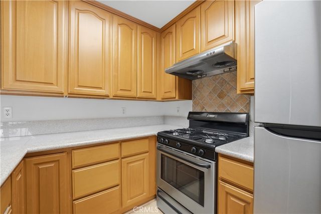 17888 Alburtis Avenue B112, Artesia, CA 90701