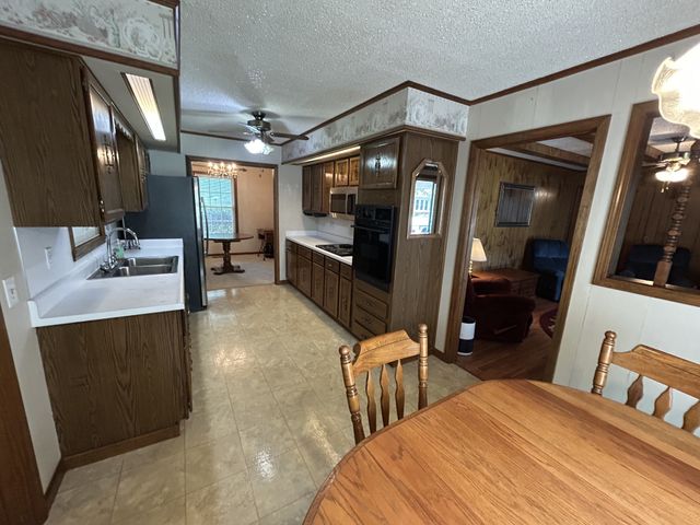 416 S Wilson St, Paris, TN 38242