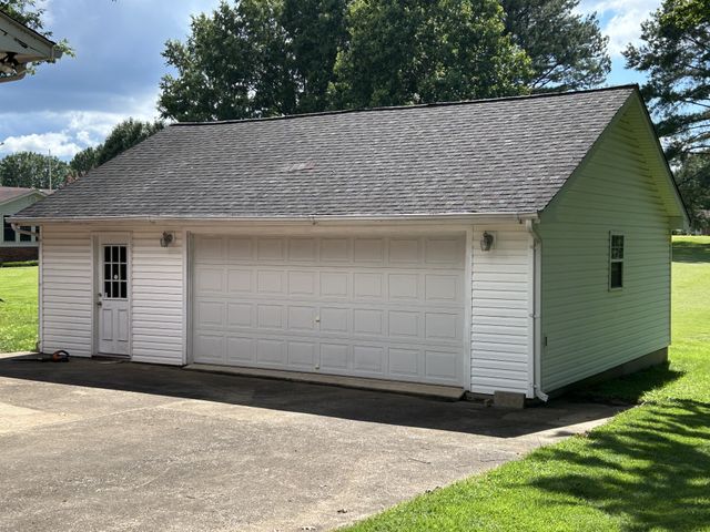 416 S Wilson St, Paris, TN 38242