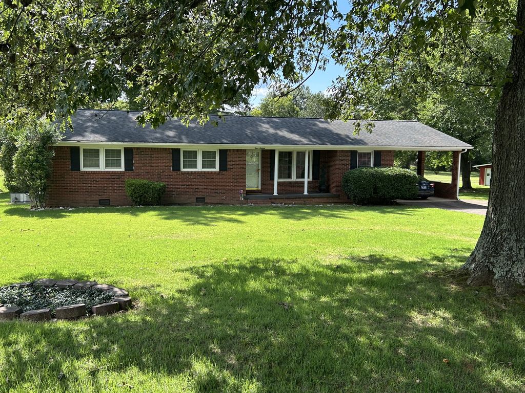 416 S Wilson St, Paris, TN 38242