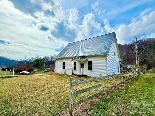 6367 NC 261 Highway, Bakersville, NC 28705