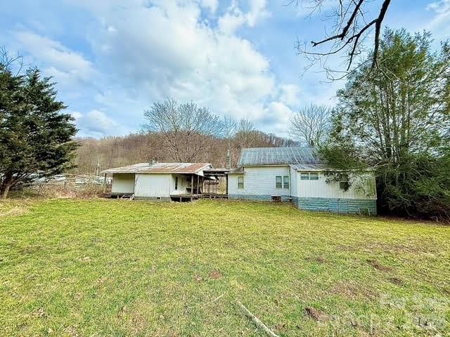 6367 NC 261 Highway, Bakersville, NC 28705