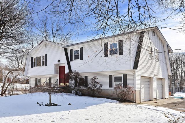 3 Brettmann Circle, New City, NY 10956