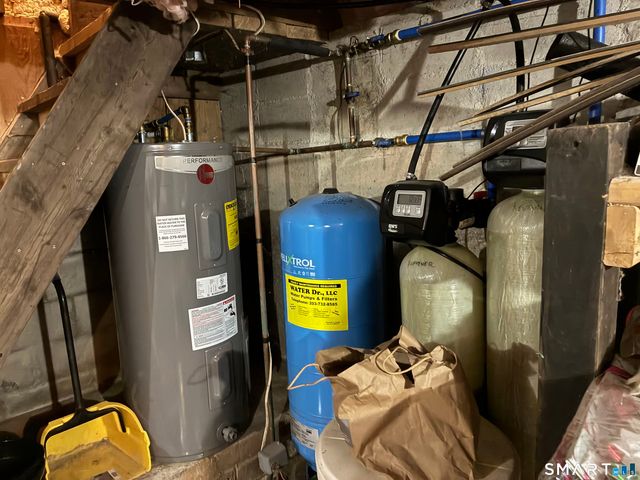 14 Mattabeseck Road, Middlefield, CT 06455