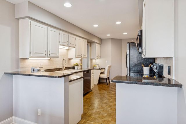 1201 Yale Place 608, Minneapolis, MN 55403