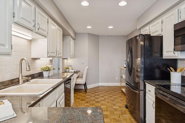 1201 Yale Place 608, Minneapolis, MN 55403