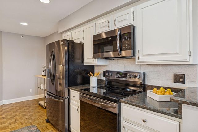 1201 Yale Place 608, Minneapolis, MN 55403