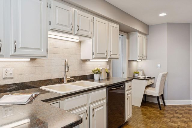 1201 Yale Place 608, Minneapolis, MN 55403