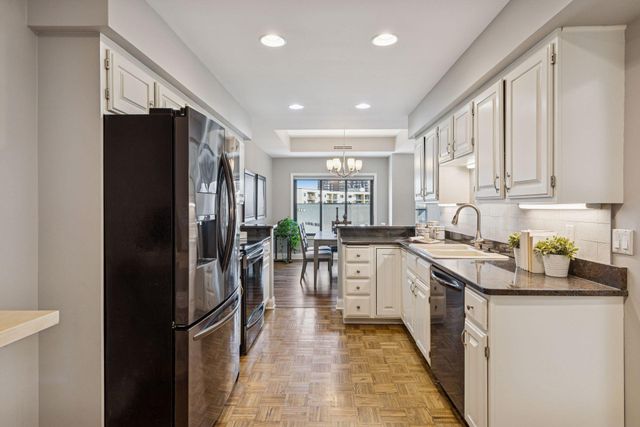 1201 Yale Place 608, Minneapolis, MN 55403