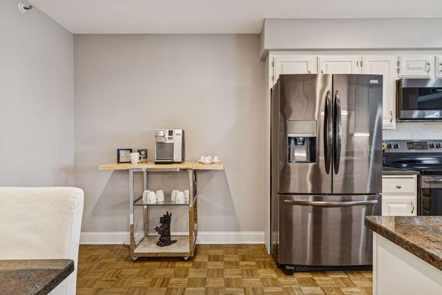 1201 Yale Place 608, Minneapolis, MN 55403