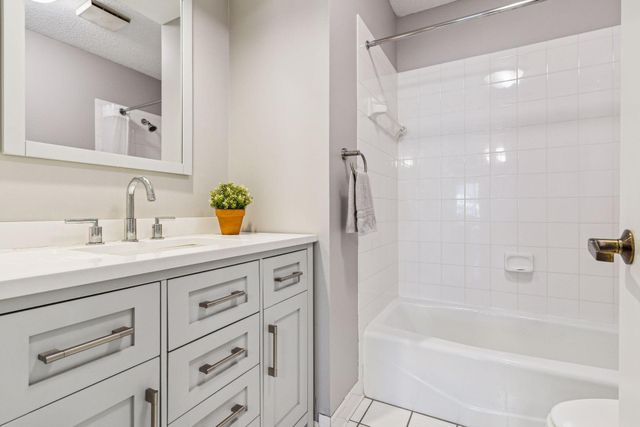 1201 Yale Place 608, Minneapolis, MN 55403