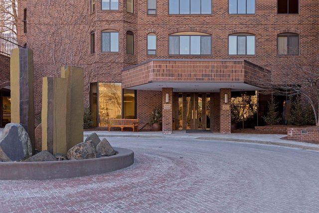 1201 Yale Place 608, Minneapolis, MN 55403