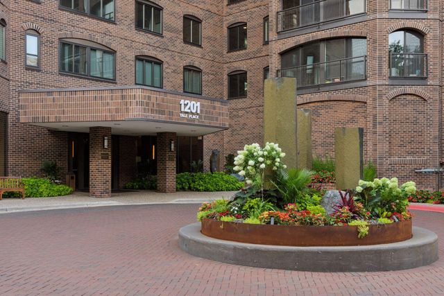 1201 Yale Place 608, Minneapolis, MN 55403