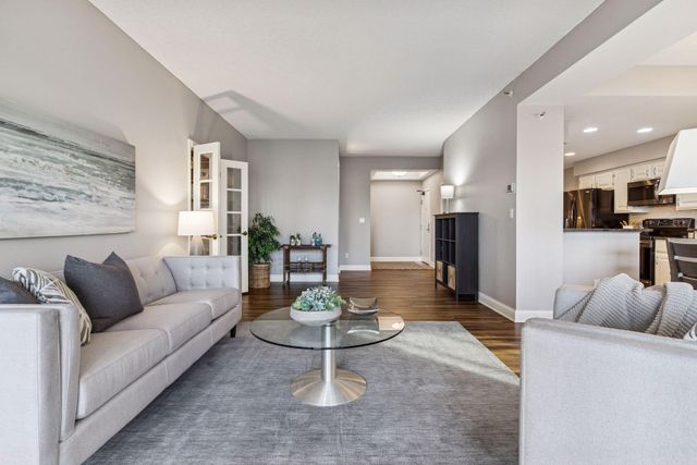 1201 Yale Place 608, Minneapolis, MN 55403