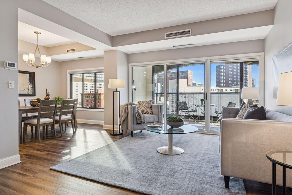 1201 Yale Place 608, Minneapolis, MN 55403