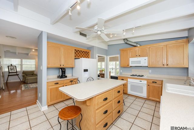 8675 W Fairway Dr, Baton Rouge, LA 70809
