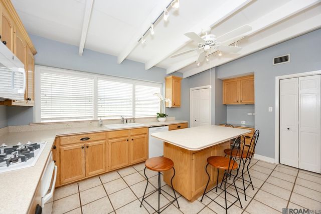 8675 W Fairway Dr, Baton Rouge, LA 70809