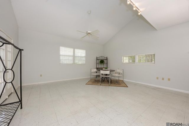 8675 W Fairway Dr, Baton Rouge, LA 70809