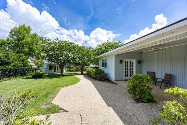 8675 W Fairway Dr, Baton Rouge, LA 70809