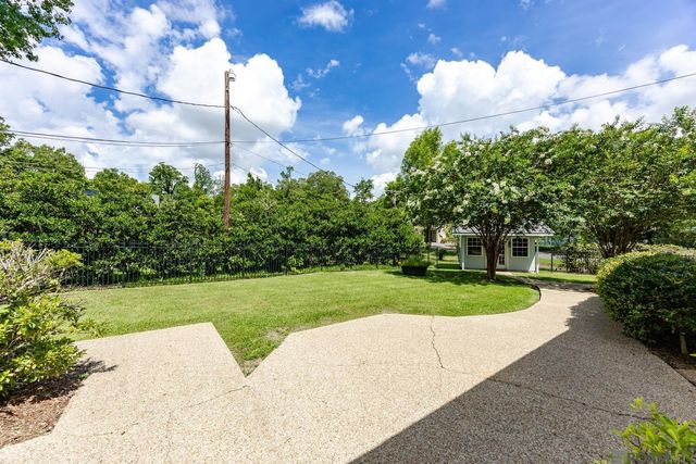 8675 W Fairway Dr, Baton Rouge, LA 70809