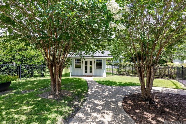8675 W Fairway Dr, Baton Rouge, LA 70809