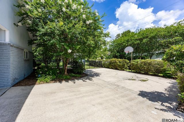 8675 W Fairway Dr, Baton Rouge, LA 70809