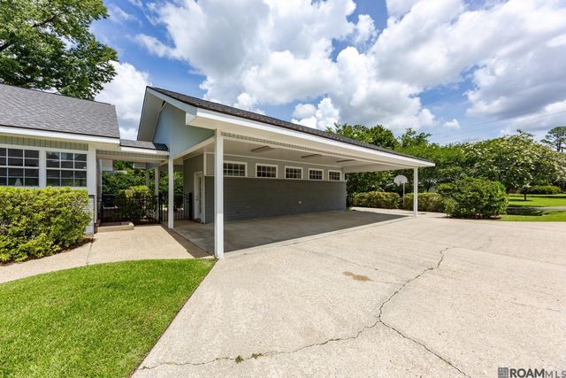 8675 W Fairway Dr, Baton Rouge, LA 70809