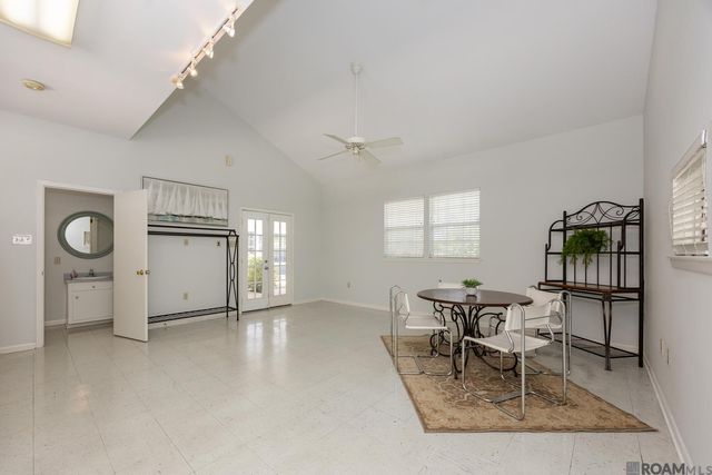 8675 W Fairway Dr, Baton Rouge, LA 70809