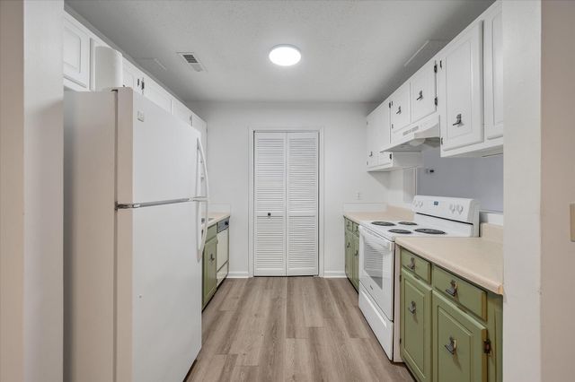 2150 Spoleto Lane B-6, North Charleston, SC 29406