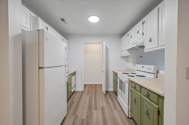 2150 Spoleto Lane B-6, North Charleston, SC 29406