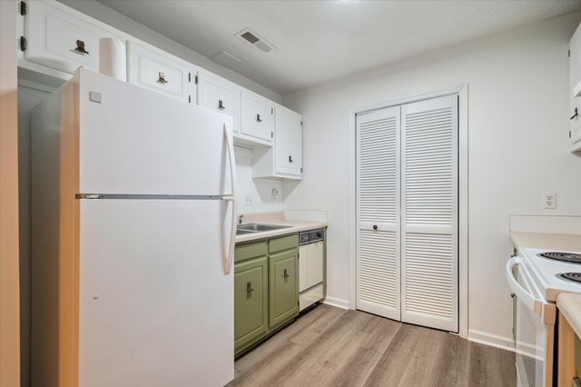 2150 Spoleto Lane B-6, North Charleston, SC 29406