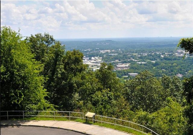 2775 Saddlebrook Way NW, Marietta, GA 30064