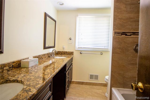 5502 Whitehaven Drive, Troy, MI 48085