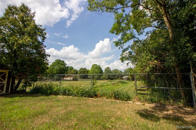 5502 Whitehaven Drive, Troy, MI 48085