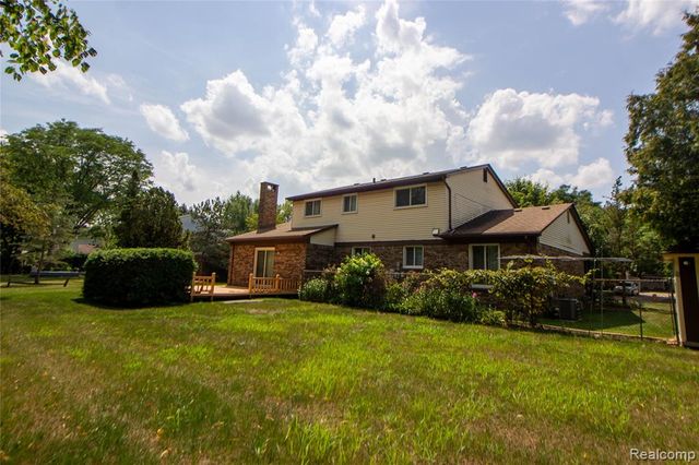 5502 Whitehaven Drive, Troy, MI 48085