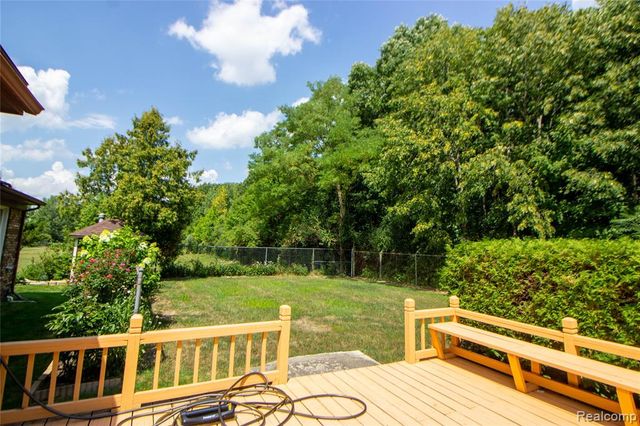 5502 Whitehaven Drive, Troy, MI 48085