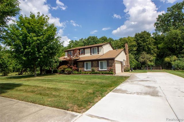 5502 Whitehaven Drive, Troy, MI 48085