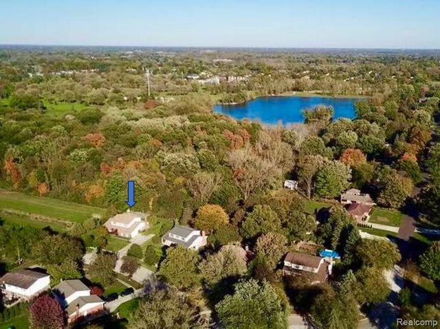 5502 Whitehaven Drive, Troy, MI 48085