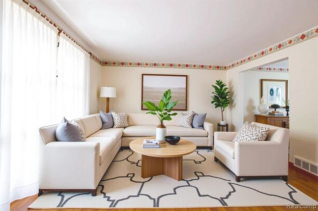 5502 Whitehaven Drive, Troy, MI 48085