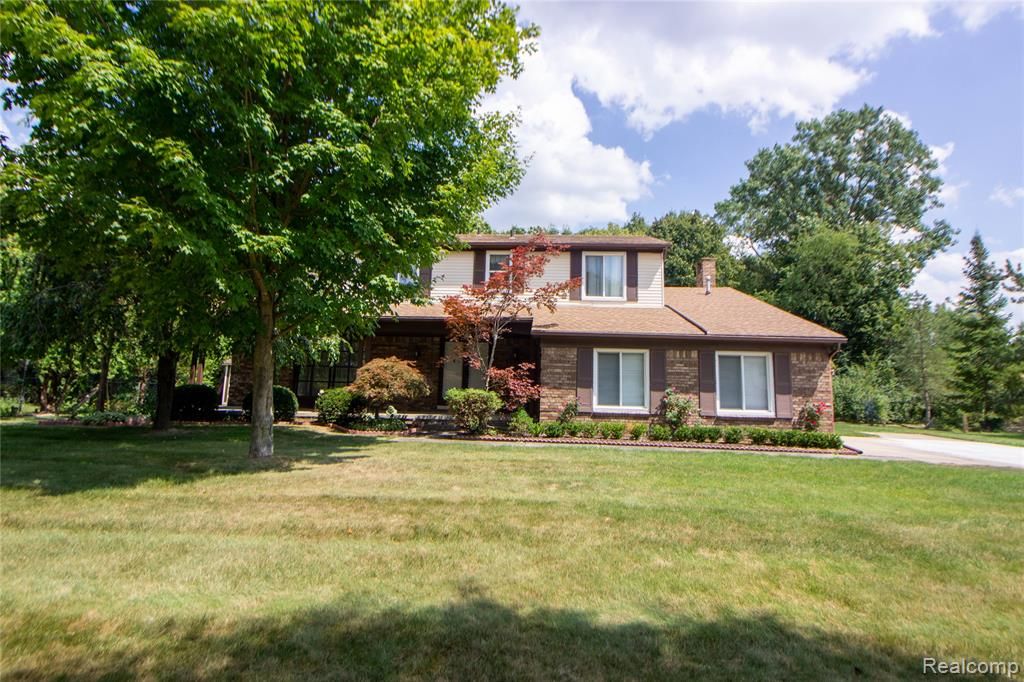 5502 Whitehaven Drive, Troy, MI 48085