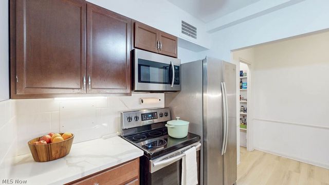 13800 Fairhill Road 203, Shaker Heights, OH 44120