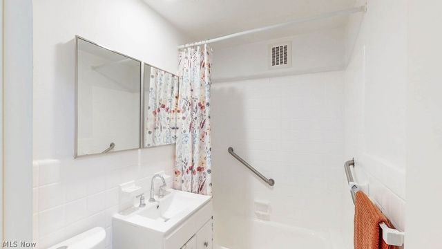 13800 Fairhill Road 203, Shaker Heights, OH 44120