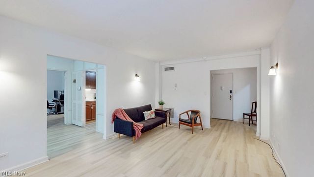 13800 Fairhill Road 203, Shaker Heights, OH 44120