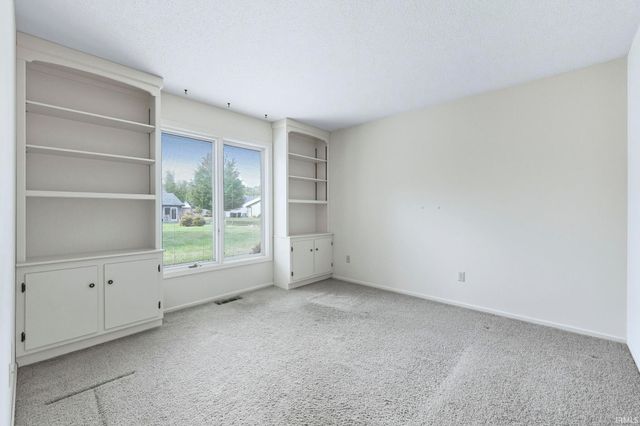 2928 Wood Knoll Lane, Fort Wayne, IN 46804