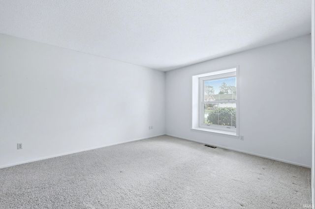 2928 Wood Knoll Lane, Fort Wayne, IN 46804