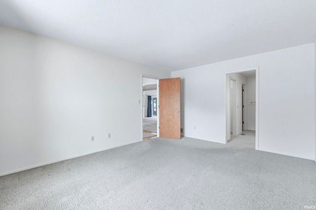 2928 Wood Knoll Lane, Fort Wayne, IN 46804