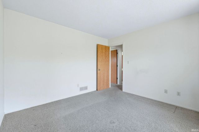 2928 Wood Knoll Lane, Fort Wayne, IN 46804