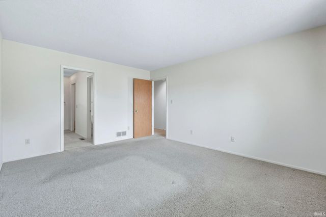 2928 Wood Knoll Lane, Fort Wayne, IN 46804